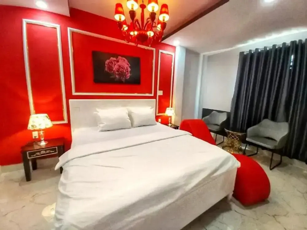 Elly Hotel