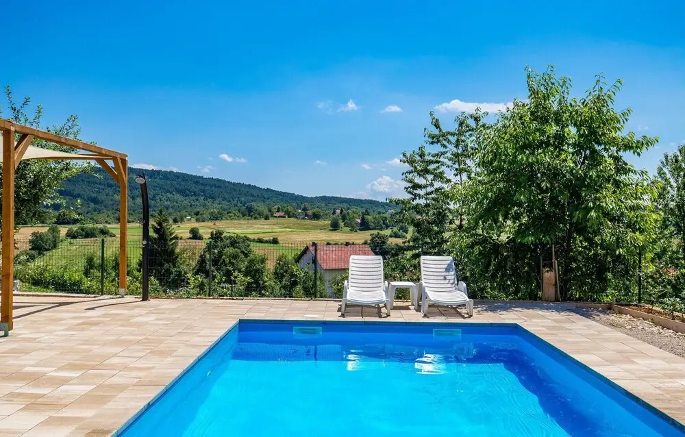 Awesome Apartment in Rakovica With 1 Bedrooms, Wifi and Outdoor Swimming Pool