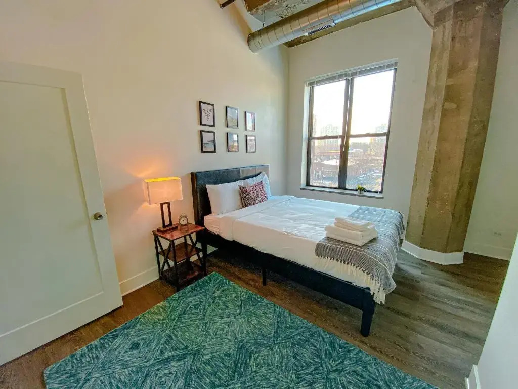 Spacious and Luxurious 3br/2ba near McCormick Place with optional parking