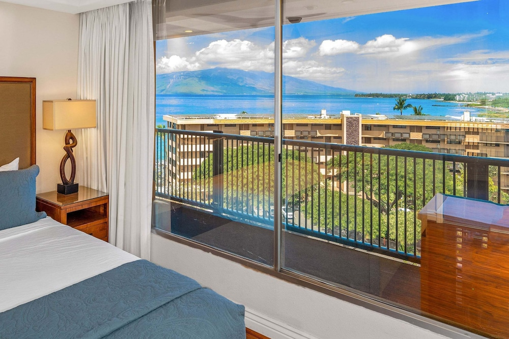 Mana Kai 811 - Oceanfront, Top Floor, Stunning Renovation, 2br, Kings, Split AC