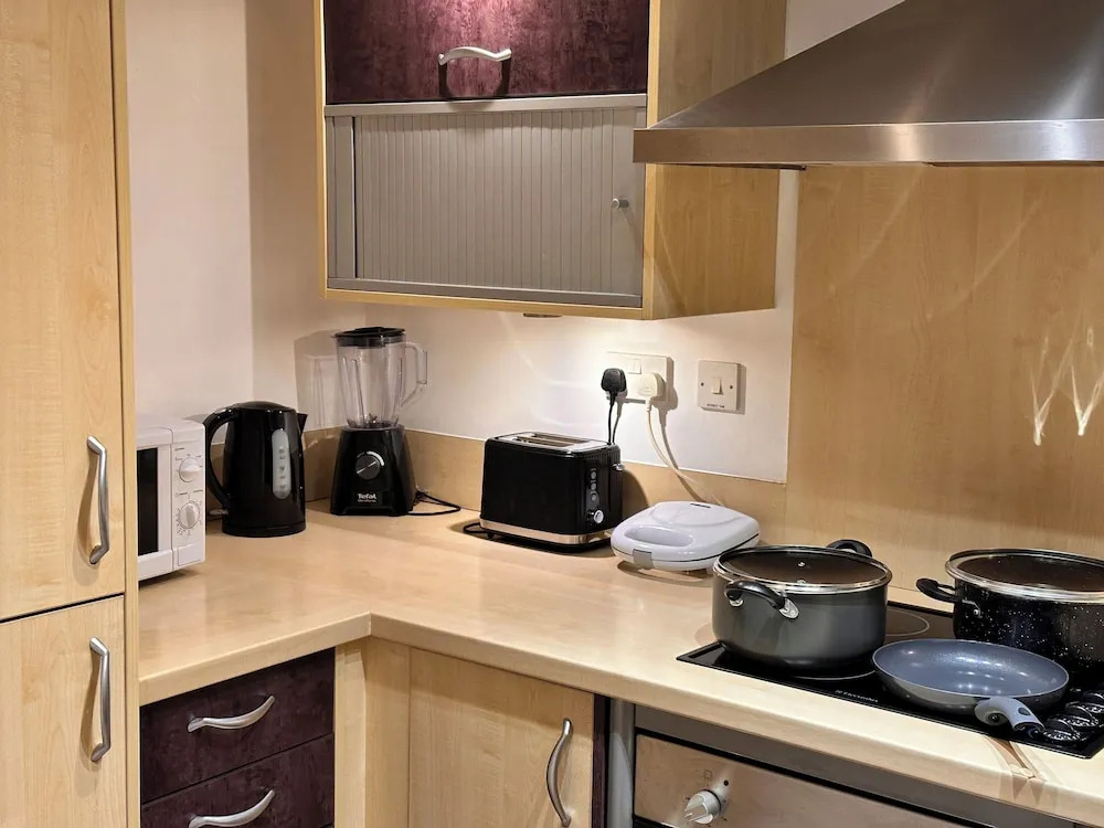 Charming Birmingham Apartment With Mini Balcony and Wifi With a Free Parking