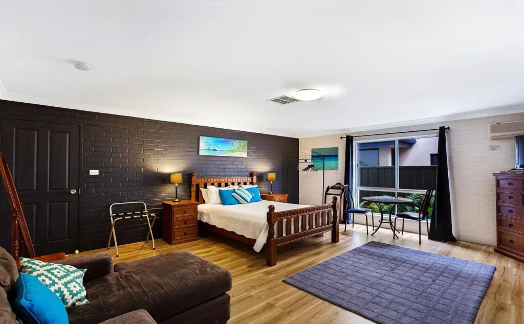 Salamander Beach Accommodation Adults Only