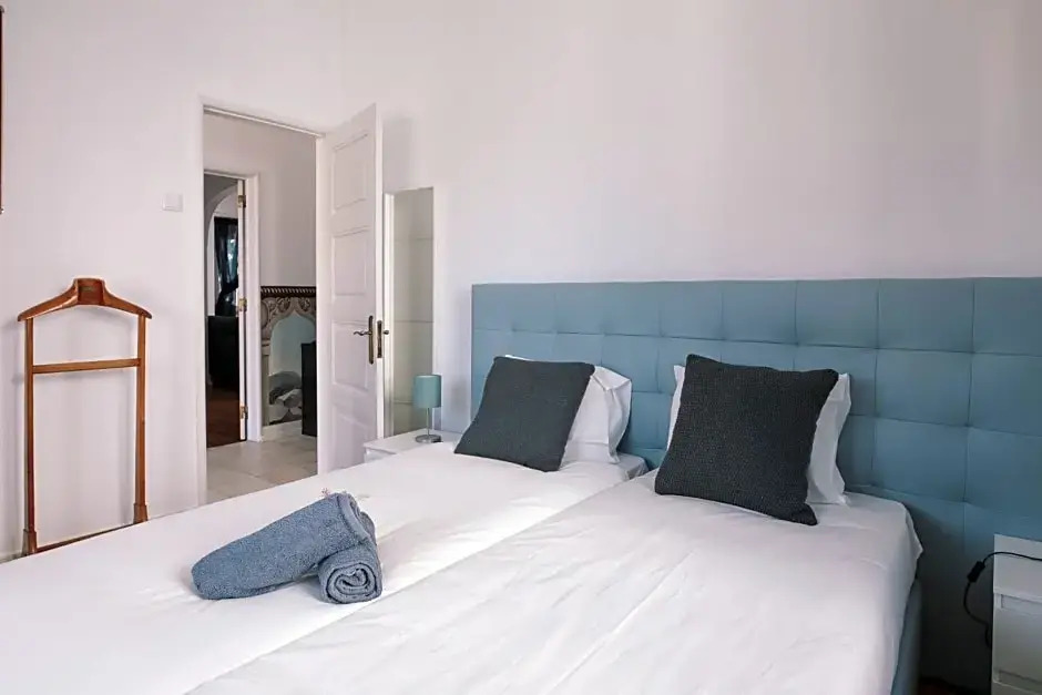 CC Bay House & Hostel