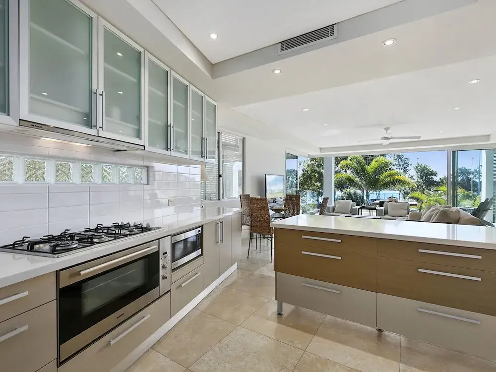 Stunning Riverfront Apartment in Noosaville - Unit 2 Wai Cocos 215 Gympie Terrace