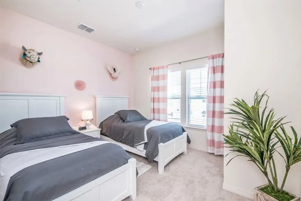 Lucaya Village - 8951 Shine Drive