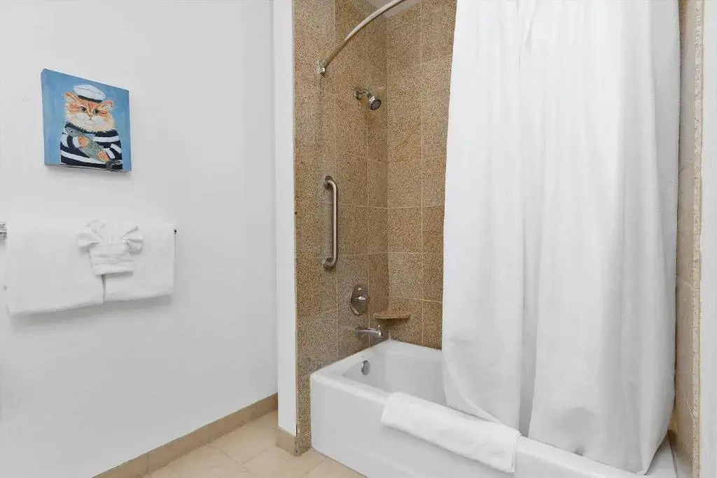 Beach House Inn & Suites