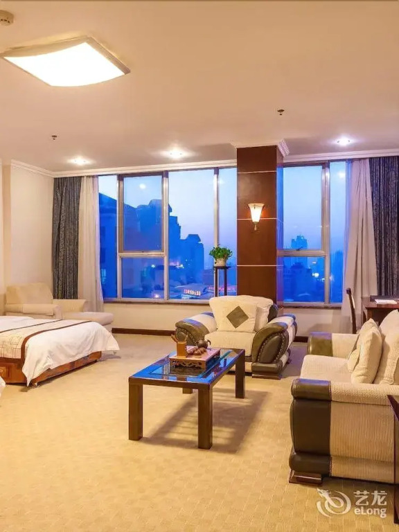 Yantai Celebrity Hotel