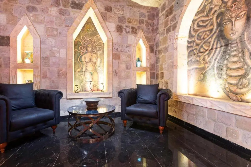 Cappa Via Cave Hotel
