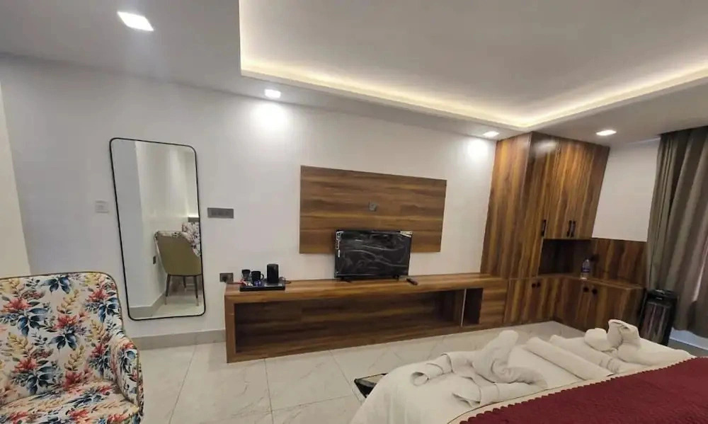 Hotel Vishnu Sarovar