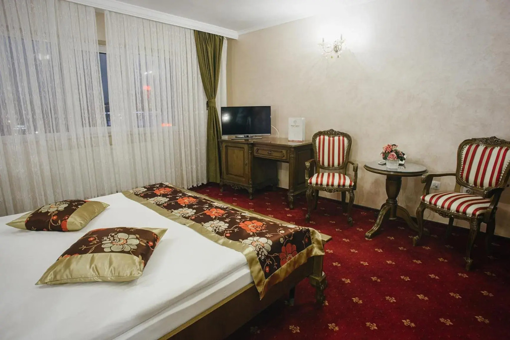 Hotel Capitol
