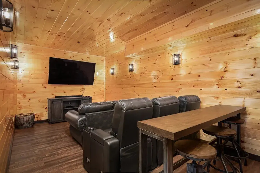 Luxe Mountain-view W/ Hot Tub 2 Bedroom Cabin