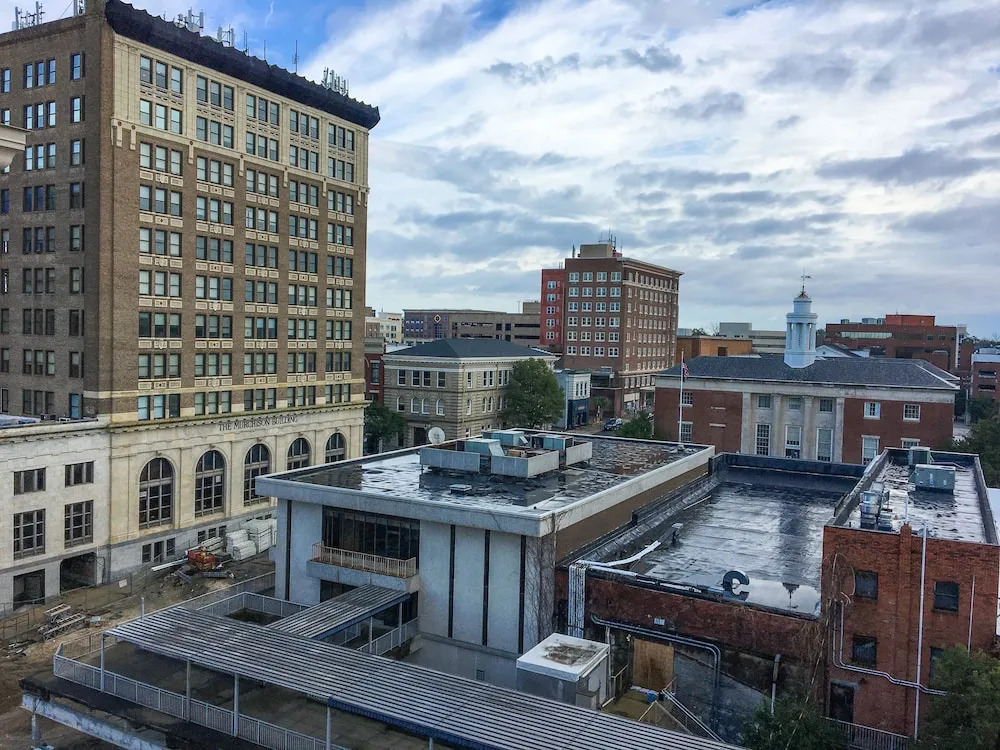 New Listing! 9th-floor River-view W/ Balcony 1 Bedroom Condo