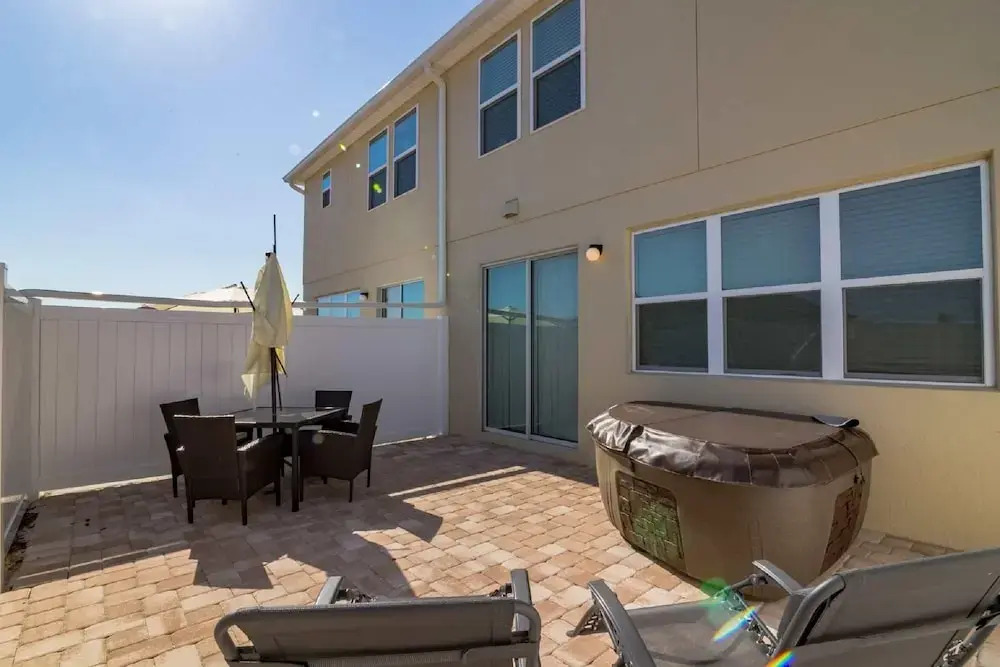 5133 Compass Bay
