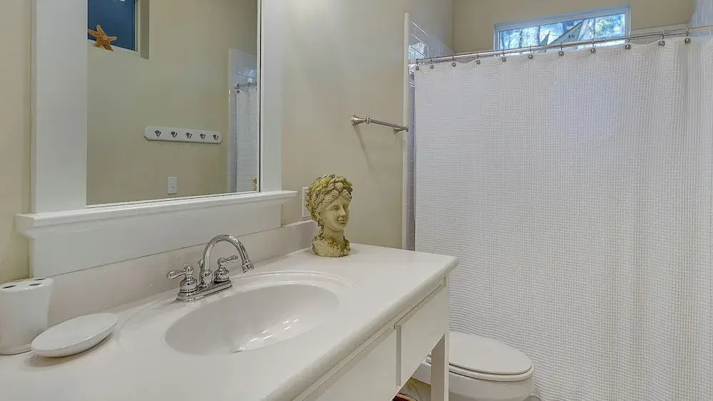 Dog-friendly Gulf Side Cottage & 6 Minutes to Beach + Community Pool & Bikes