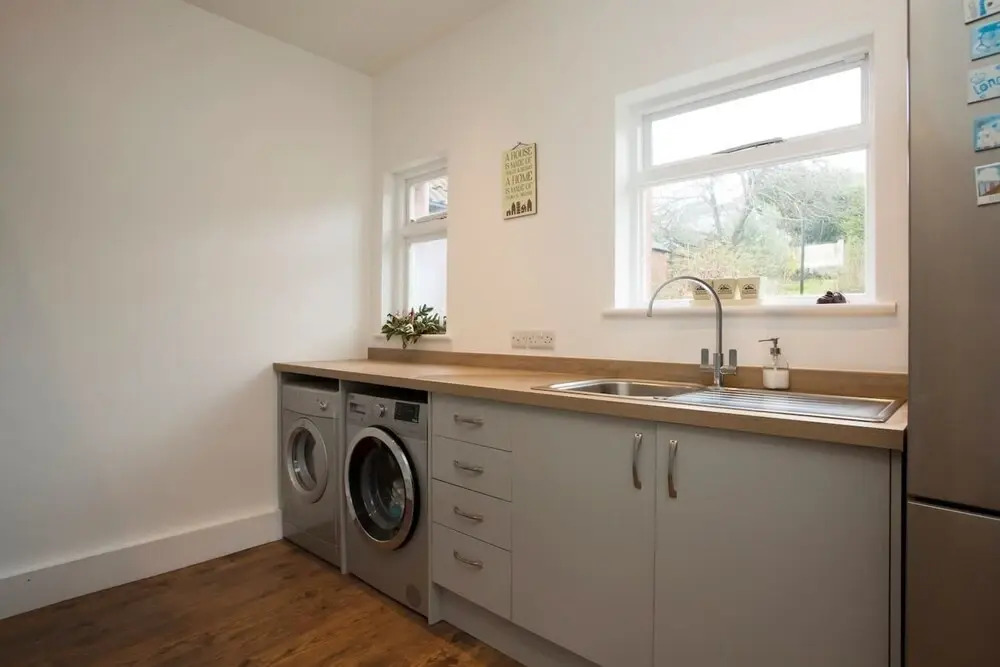 10 Bedroom Home In Glastonbury Beautiful Garden