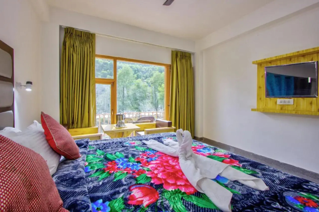 Hotel beas river retreat