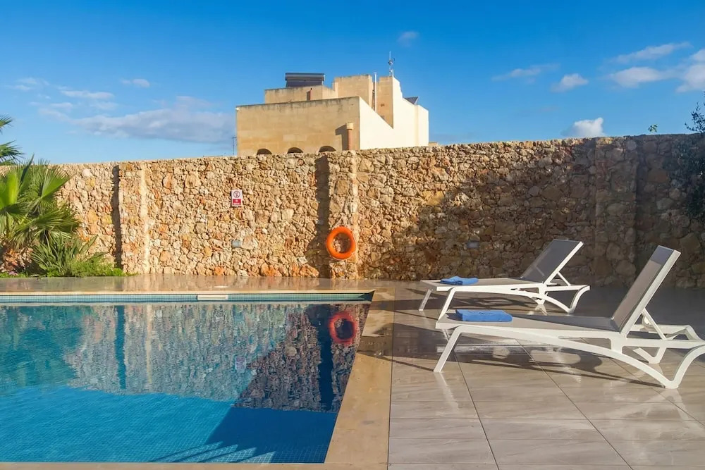 Wellness Hygge Modern Gozitan Apartment - Happy Rentals