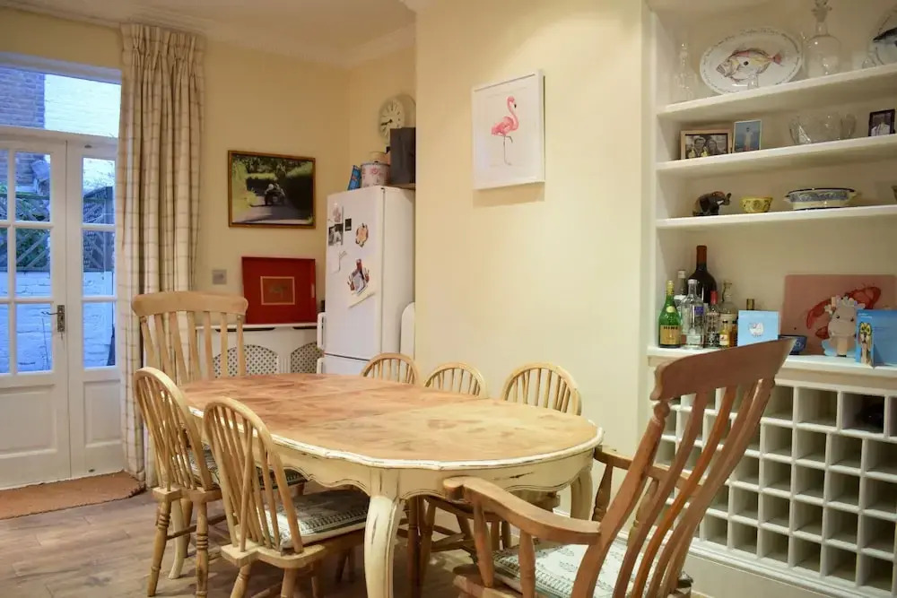 Calm 2 Bed Family Home in Shepherd's Bush