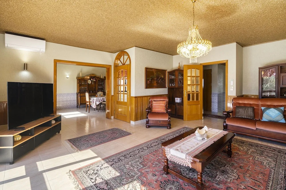 Perfect Family Hideout Residence W/Ac & 4Br + 5Ba