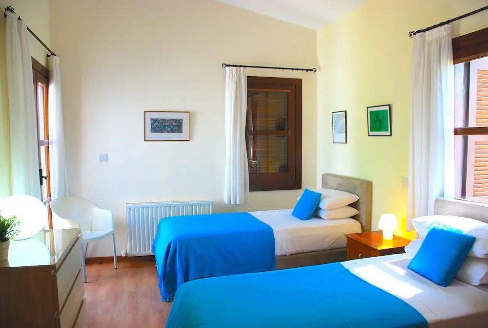 Villa 32 - Limni