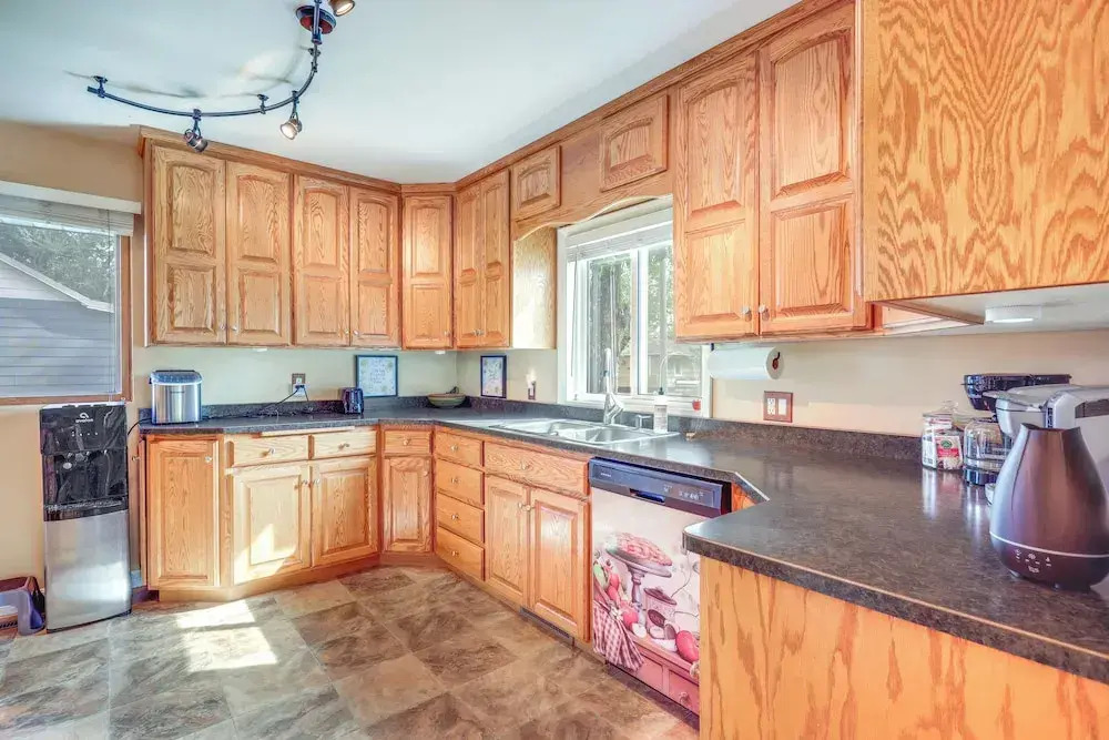 8 Mi to Lake Bowdoin: Pet-friendly Family Home!