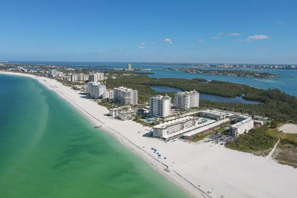 Anchorage Resort 8th Floor Condo In Siesta Key With Resort Amenities And Private Beach Access! 2 Bedroom Condo