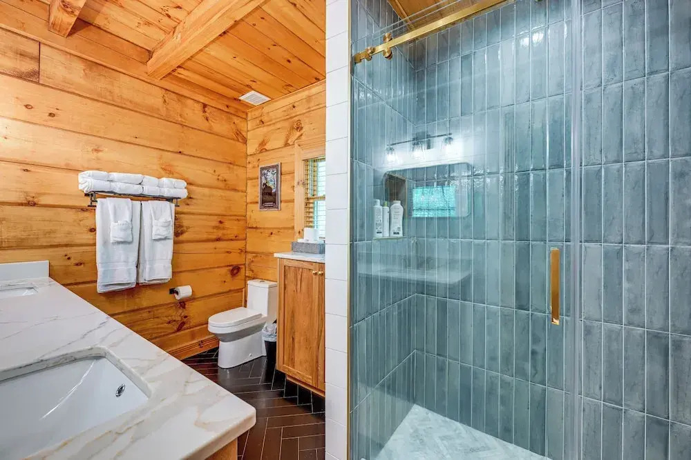 Cozy Retreat w/ Deck & Sapphire Resort Access!