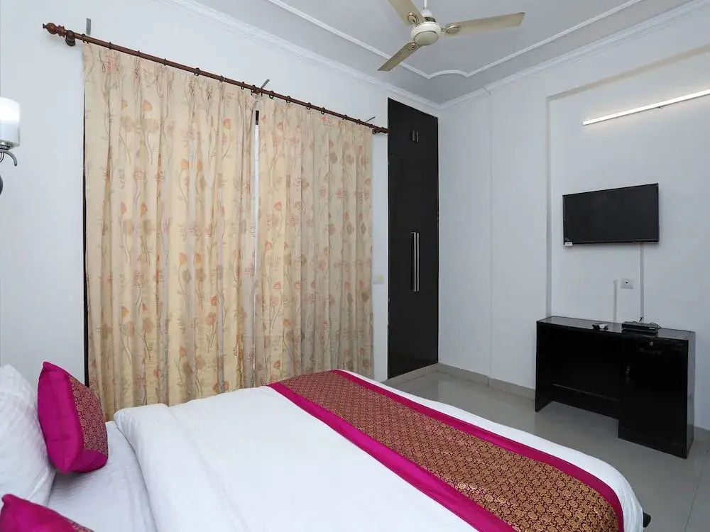 OYO 15130 Cape Jasmine Regency