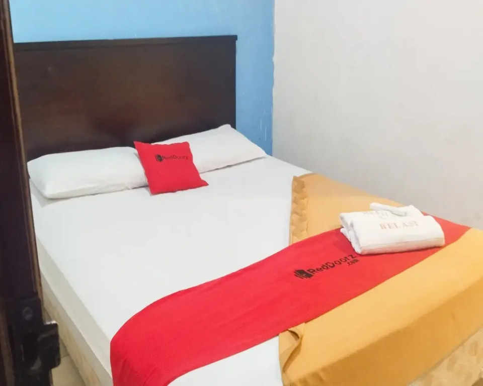 RedDoorz near Living Plaza Palembang