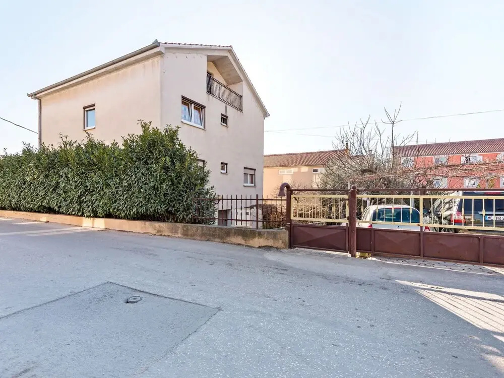 Traditional Apartment in Zadar with Garden