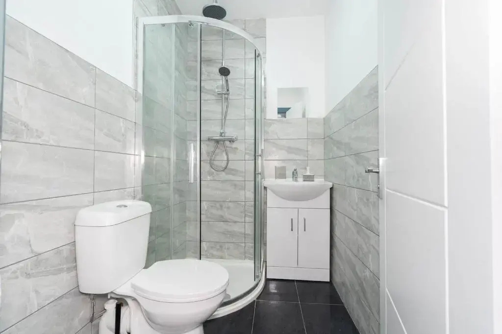 Stylish, spacious studio with Netflix