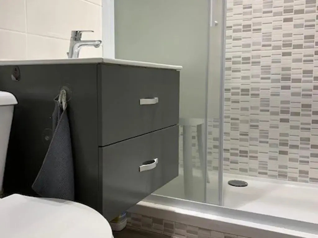 Joli T2 Rez-de-Jardin Avec Piscine et Parking - FR-1-607-110