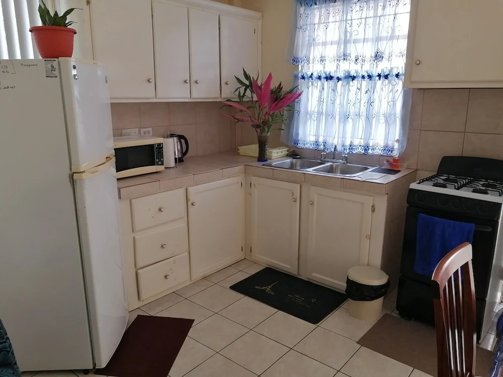 Louislyn Apartments