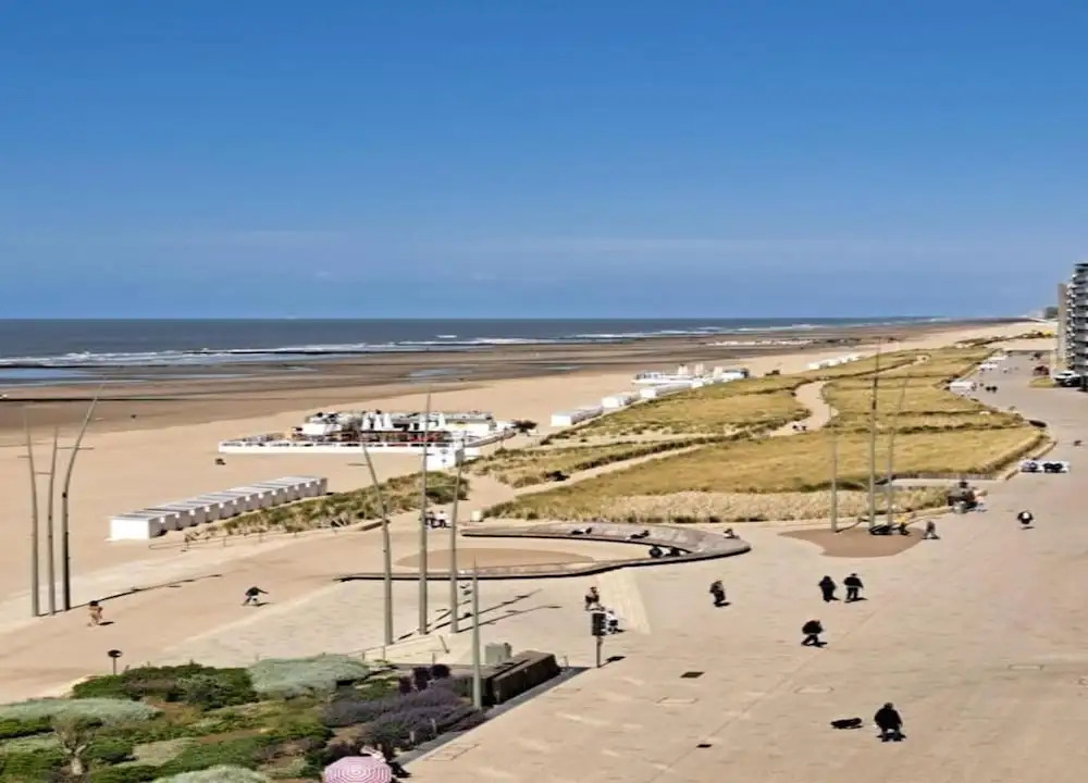 Apartment in Middelkerke With Stunning Views