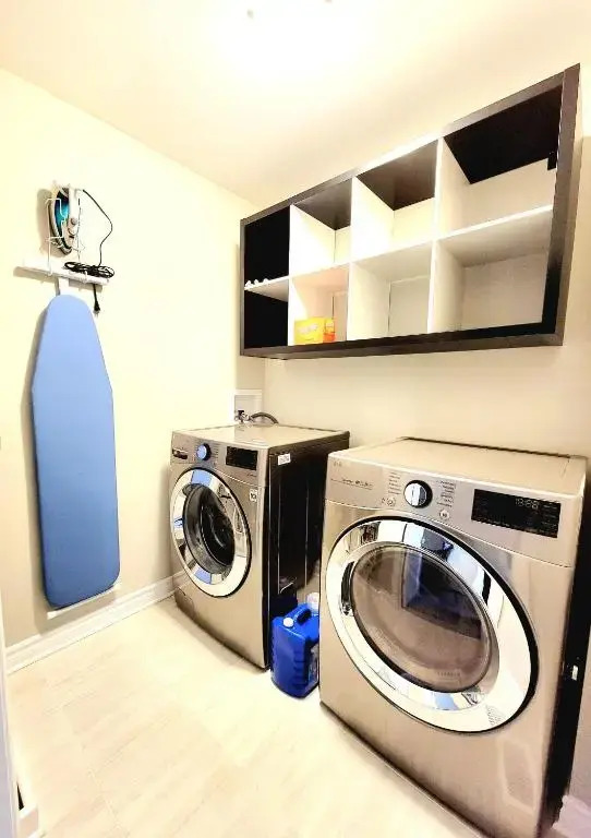 3 bedroom town house in ottawa close to downtown