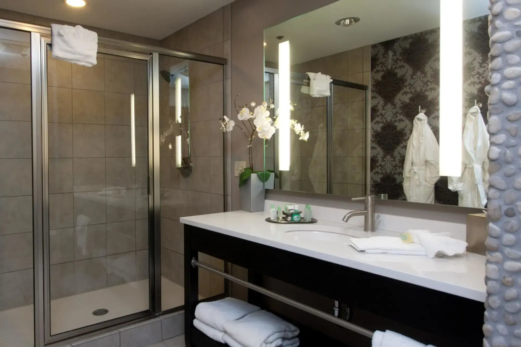 The Giacomo Niagara Falls NY, an Ascend Collection Hotel