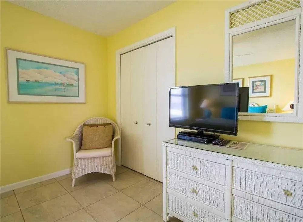 Phoenix East 301 - 3 Br condo by RedAwning