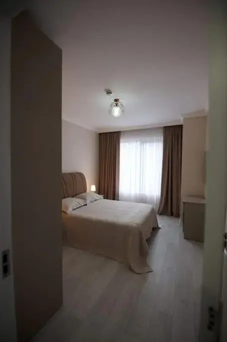 Persona Rooms