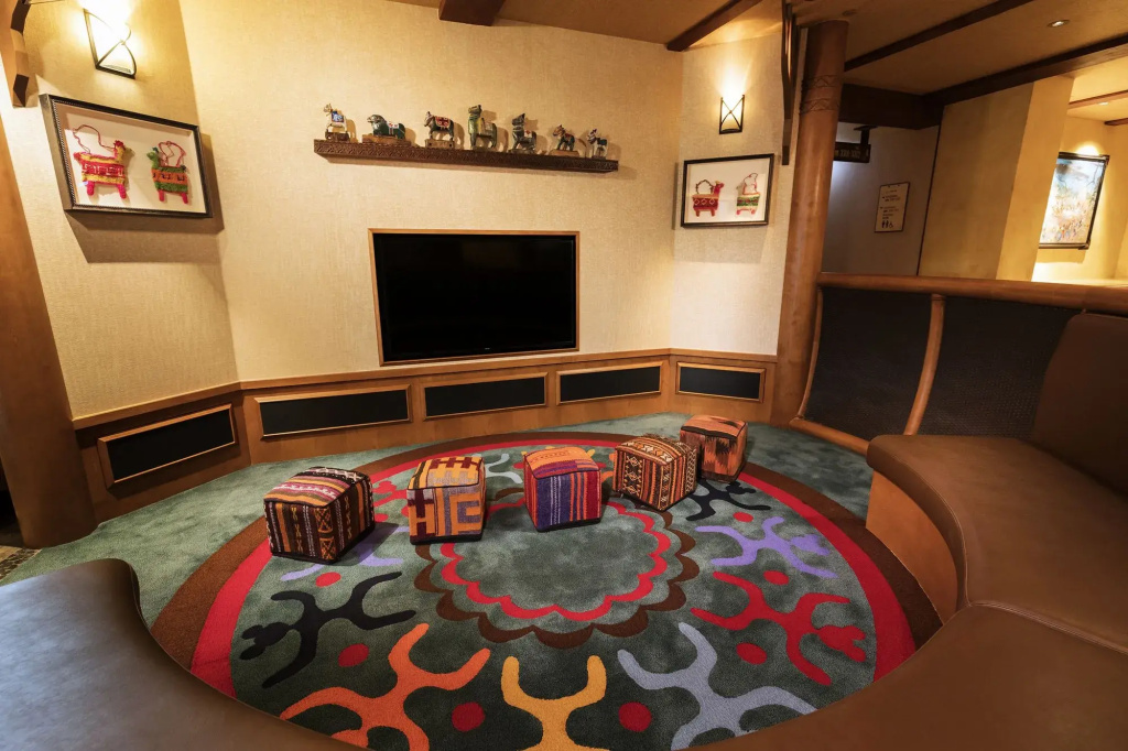 Disney Explorers Lodge