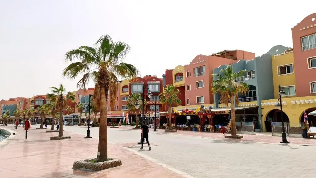 Rare 2BD Marina Hotspot With Pool, Fast Free WIFI & Balcony - 2 Kitchens & 2 Bathrooms - Western Standards - Sheraton Plaza 414-415