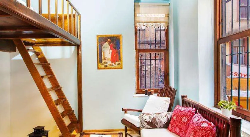 Aretias Suit Home