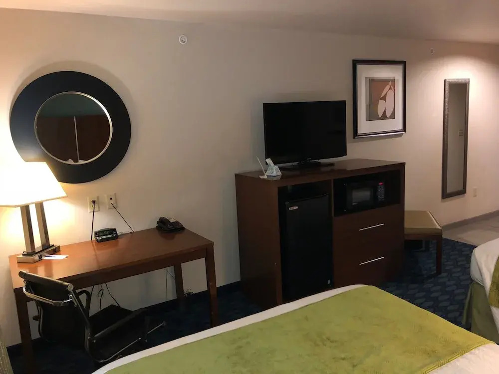 Countryview Inn & Suites