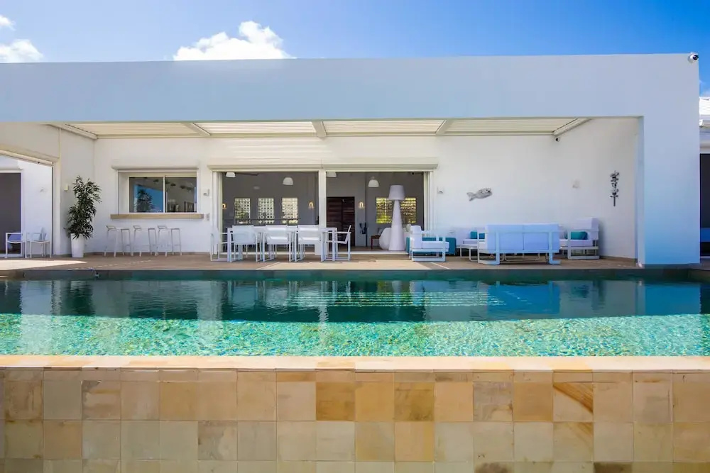 Modern Private Villa, Swimming Pool, AC, Free Wifi, Near Orient Beach, Ideal for Couples/ Families!