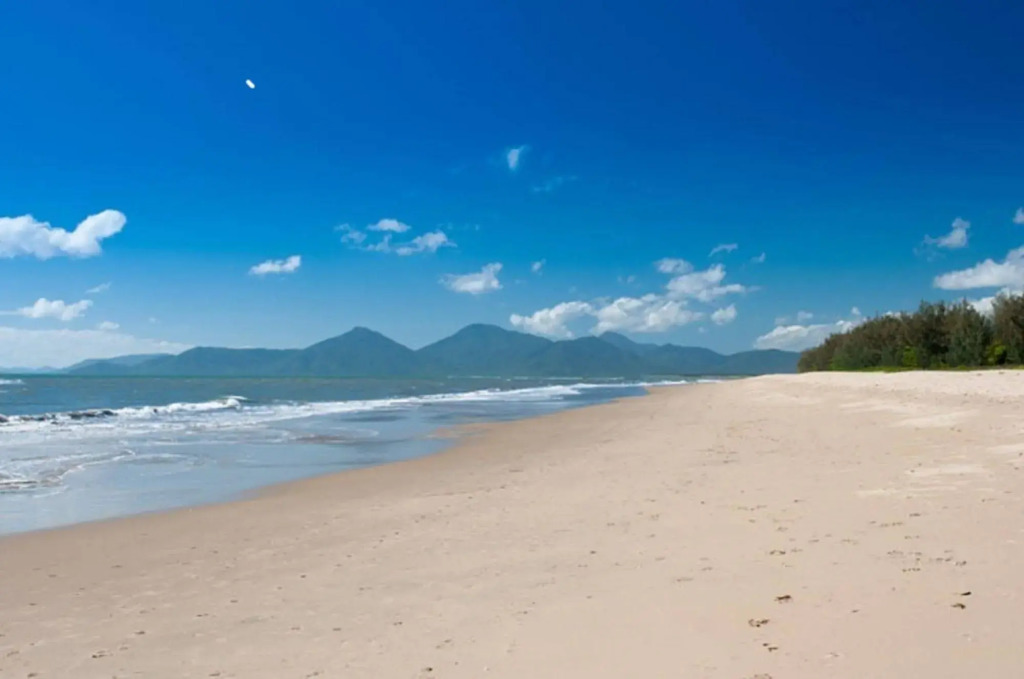 Cairns Beach Holiday Apartment