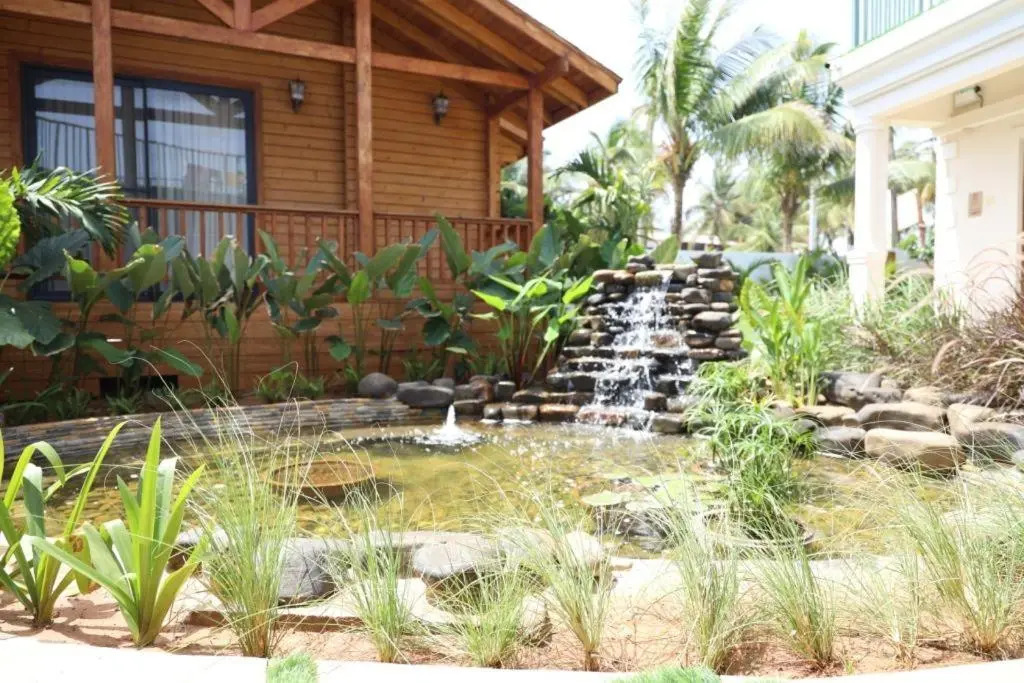 Foxoso Aaristo Baga Beach Resort