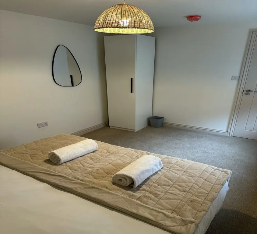 Cotswolds Large 4 Bed House Parking-Wifi