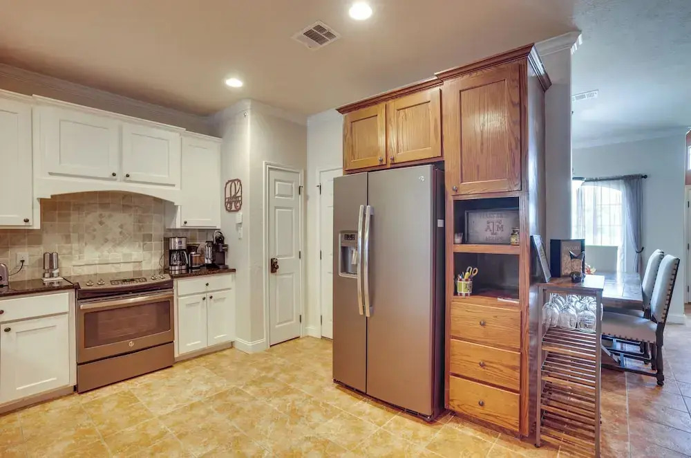 College Station Family Home: 3 Mi to Texas A & M!