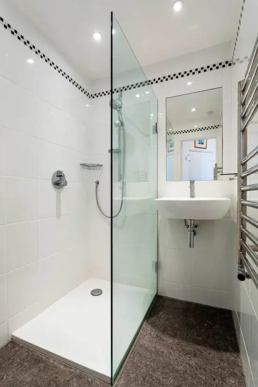 Clarendon Apartment