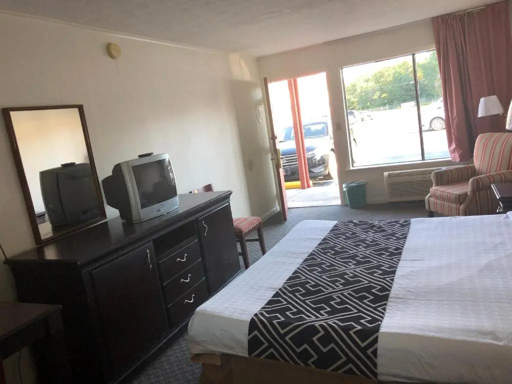 Flagship Inn