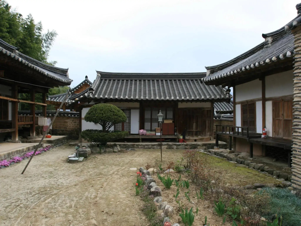 Geochang Choongsindang Donggae Jeongon Gotek